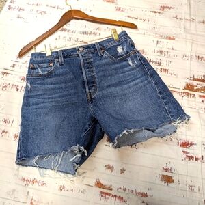 Levis 501 cut off jean shorts